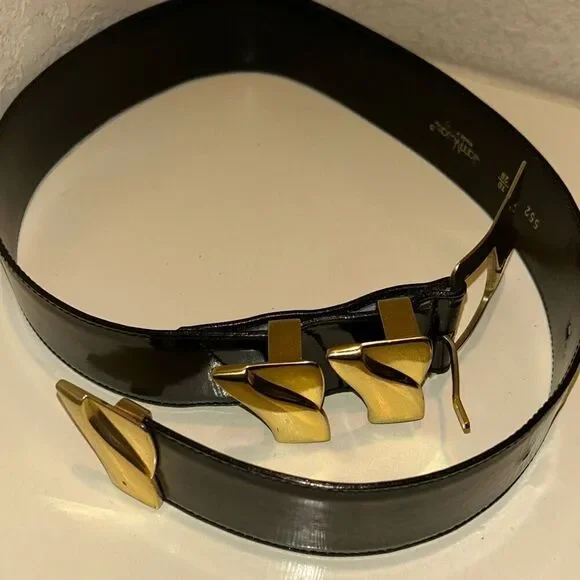 Gianni Versace Size S/M Italian PatentLeather Black Belt Chunky Gold Hardwear